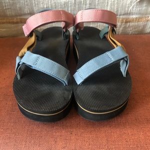 Teva flatforms